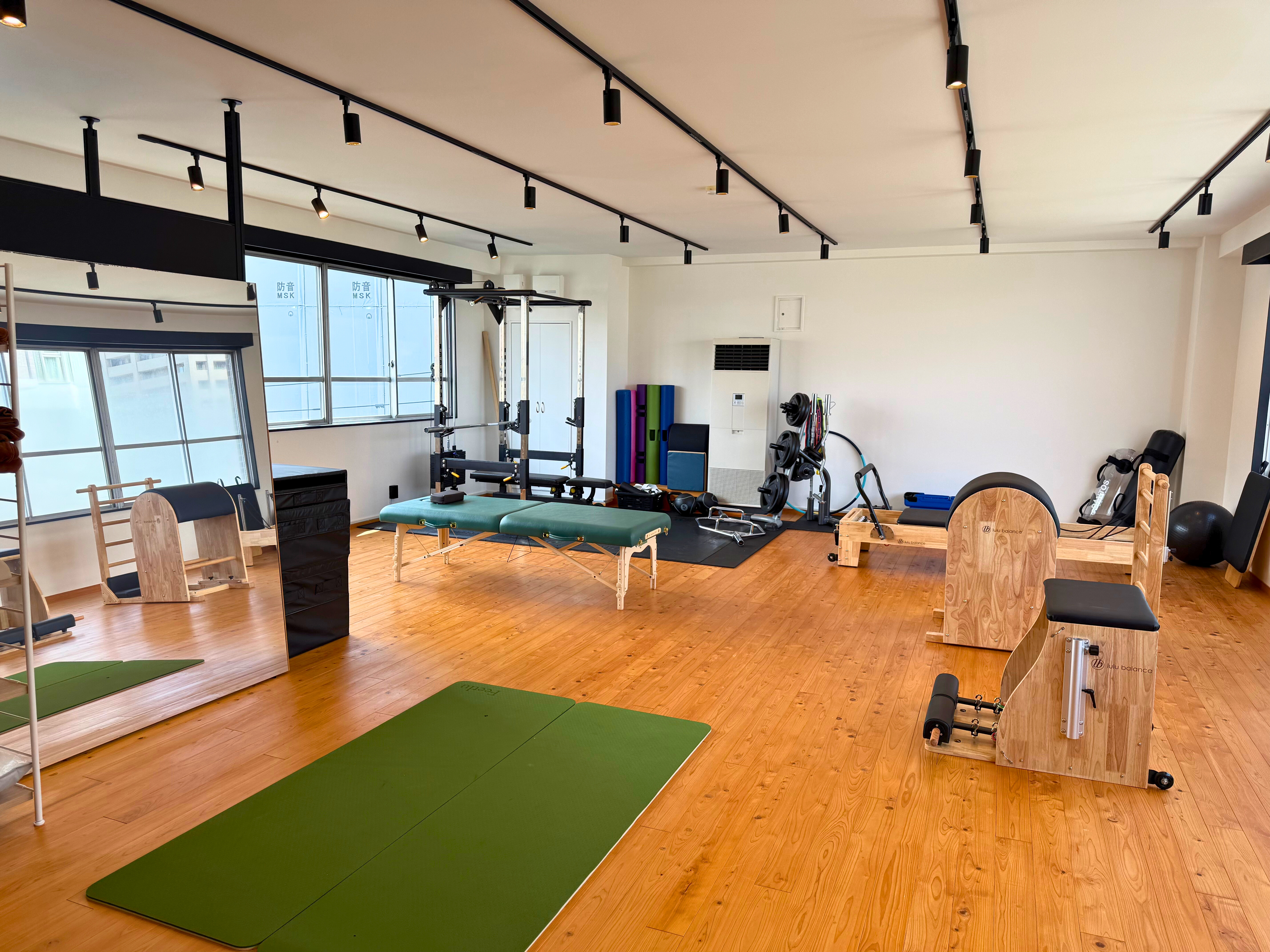 NIMの明るく清潔な内観